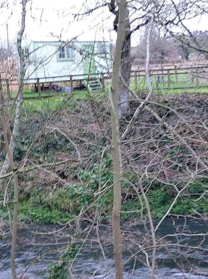 The Old Mill Shepherds Hut Okehampton Exterior photo