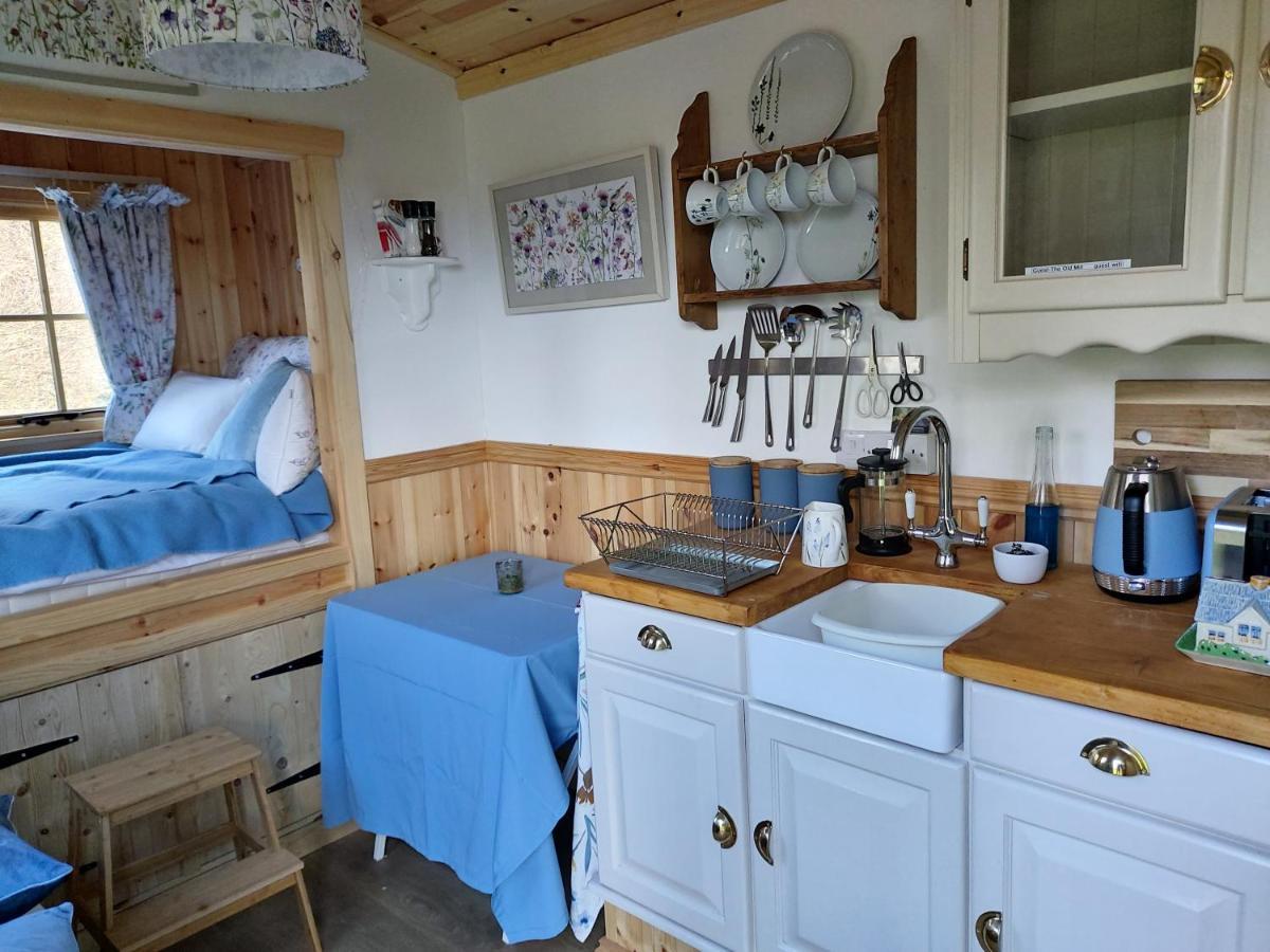 The Old Mill Shepherds Hut Okehampton Exterior photo