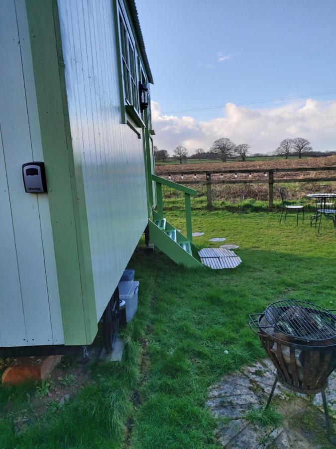The Old Mill Shepherds Hut Okehampton Exterior photo