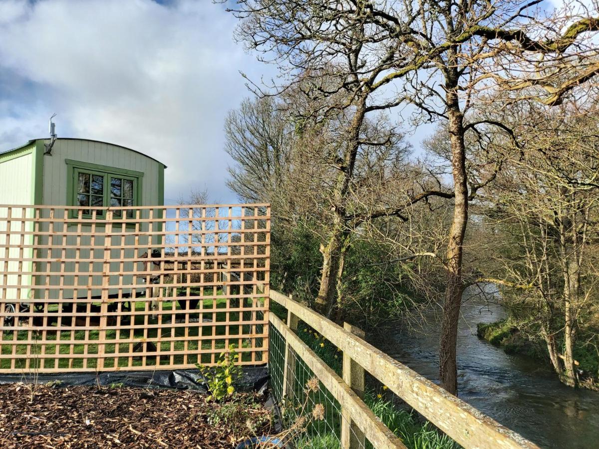 The Old Mill Shepherds Hut Okehampton Exterior photo